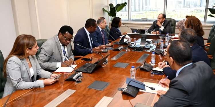 وزير الصناعة يستعرض الترتيبات النهائية لاستضافة القاهرة للمعرض الإفريقي الثالث للتجارة البينية   