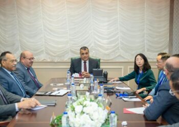 وزير الانتاج الحربي يبحث مع رئيس شركة E-HAUTE الصينية توطين صناعة الإلكترونيات 