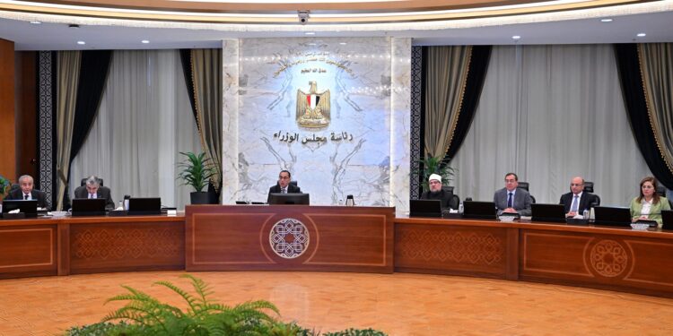 رئيس الوزراء يوجه بتفضيل المنتج المحلي ومنحه أولوية في التعاقدات الحكومية