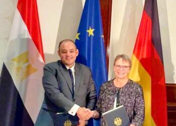 وزير الصناعة : بدء عملية التفاوض لإنشاء المنطقة الصناعية الألمانية بـ "اقتصادية قناة السويس"