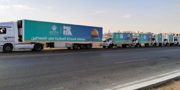 " مصر الخير " تعلن استمرار بقاء شاحنات المساعدات الأنسانية في العريش حتي فتح معبر رفح