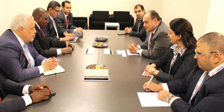 وزير الصناعة يبحث مع مفوض التنمية الاقتصادية بالاتحاد الأفريقي ملفات التعاون المشترك