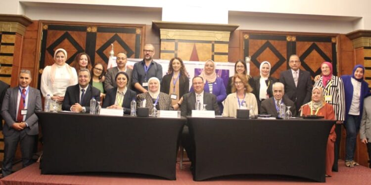 ختام مشروع "المصنع المفتوح" بعد نجاحه في تدريب العاملين بقطاعي الملابس والجلود