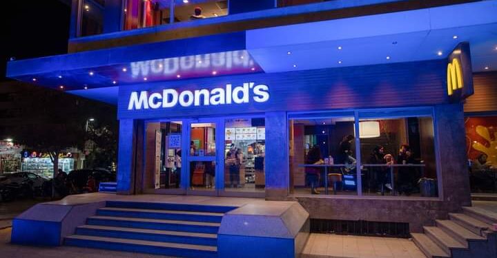 بالصور .. ماكدونالدز مصر تُعيد إطلاق جولات الباب المفتوح للإطلاع على المعايير العالمية في تحضير الوجبات