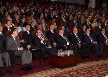 السيسي في ملتقى الصناعة : إعادة تخصيص “الأراضي المستردة” للمستثمرين للتوسع في المشروعات الصناعية