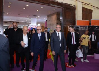 رئيس غرفة صناعة الملابس والسفير التركي يفتتحان المعرض الدولي للأقمشة