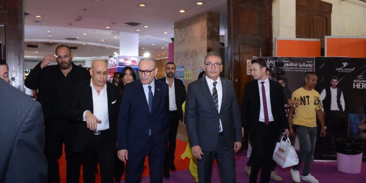 رئيس غرفة صناعة الملابس والسفير التركي يفتتحان المعرض الدولي للأقمشة