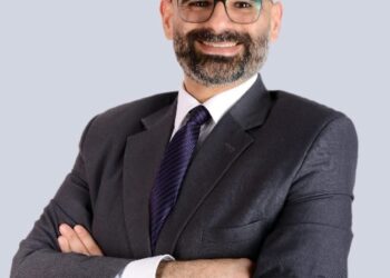 المعهد الملكي للمساحين القانونيين ببريطانيا والجامعة الأمريكية بالقاهرة يوقعان مذكرة تفاهم ويستضيفان مؤتمراً حول التحديات المالية في صناعة البناء والتشييد