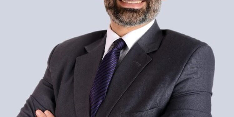 المعهد الملكي للمساحين القانونيين ببريطانيا والجامعة الأمريكية بالقاهرة يوقعان مذكرة تفاهم ويستضيفان مؤتمراً حول التحديات المالية في صناعة البناء والتشييد