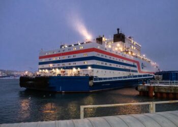 روساتوم تزود الوقود النووي الجديد لأول محطة طاقة حرارية نووية عائمة الوحيدة في العالم في القطب الشمالي