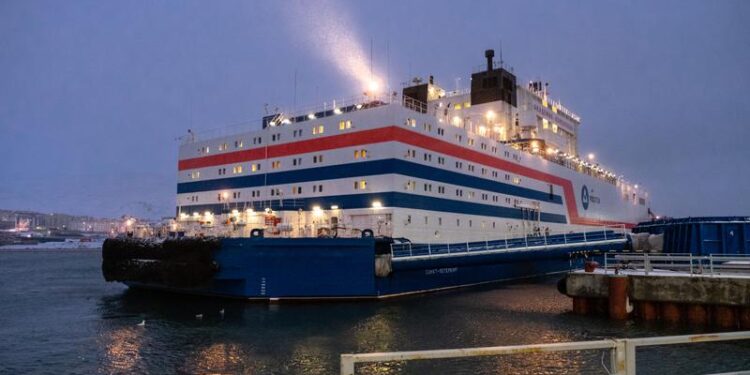 روساتوم تزود الوقود النووي الجديد لأول محطة طاقة حرارية نووية عائمة الوحيدة في العالم في القطب الشمالي