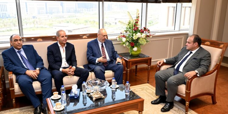 وزير الصناعة : “البشائر السعودية” تخطط لاستثمار مليار جنيه في إنشاء مجمعات صناعية بمصر