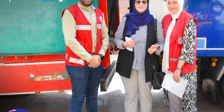 «صيدليات العزبي» تتبرع ب«مستلزمات طبية وادوية والبان أطفال» لدعم الفلسطينين