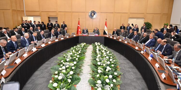 وزير الصناعة يبحث مع نظيره التركى سبل الانتقال بمستويات التعاون الاقتصادي المشترك بين البلدين لمستويات غير مسبوقة