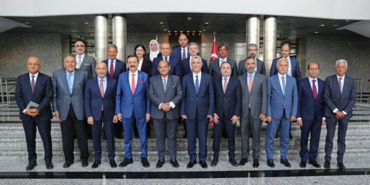وزير الصناعة يشارك في المنتدى الاقتصادي والتجاري التركي الأفريقي في إسطنبول