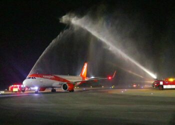 مطار سفنكس الدولي يستقبل اليوم أولى رحلات شركة ايزى جيت القادمة من لندن