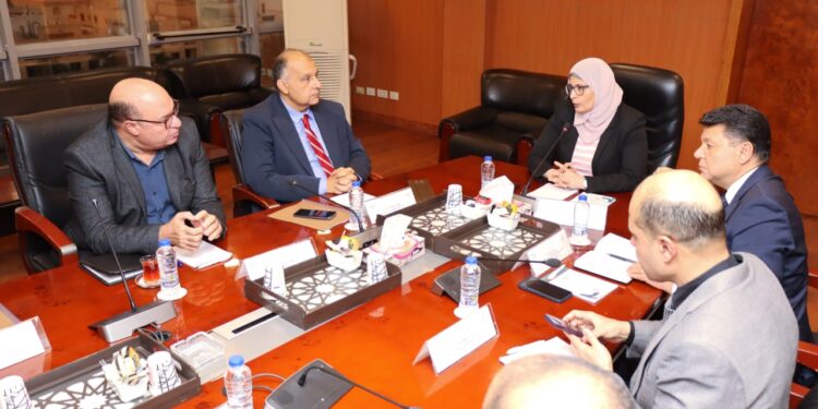 رئيس التنمية الصناعية تبحث مع "التصديري لمواد البناء" وغرفة " مواد البناء "سبل تطوير القطاع