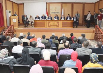 رئيس التنمية الصناعية تستعرض التيسيرات المقدمة من الهيئة على مستثمري "كفر الشيخ"