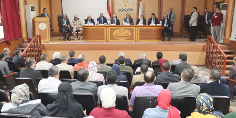 رئيس التنمية الصناعية تستعرض التيسيرات المقدمة من الهيئة على مستثمري "كفر الشيخ"