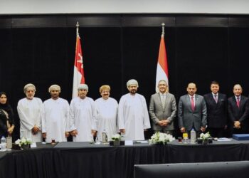 رئيس " هيئة الاستثمار" يبحث مع وزير التجارة العماني تعميق التعاون الاستثماري بين البلدين