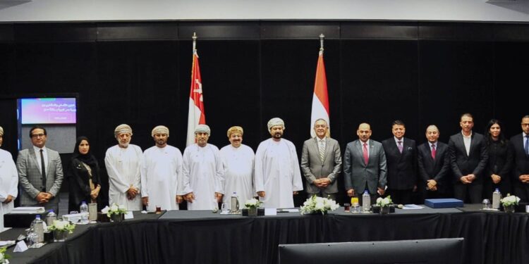 رئيس " هيئة الاستثمار" يبحث مع وزير التجارة العماني تعميق التعاون الاستثماري بين البلدين