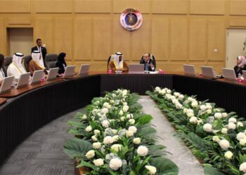 وزير الصناعة يعرض فرص وحوافز الاستثمار في مصر على وزير المالية البحريني