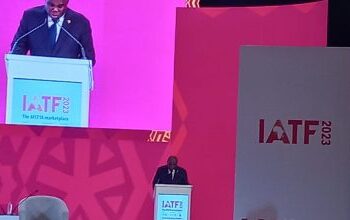 كشف بنديكت أوراما رئيس البنك الأفريقي للتصدير والاستيراد “أفريكسيم بنك” تخصيص 2 مليار دولار في برنامج التصدير الزراعي من أجل الأمن الغذائي (ExAFS) لتعزيز التجارة البينية بين الدول الأفريقية.