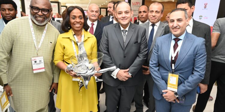 بالصور .. وزير الصناعة يشيد بجودة المعروضات في المعرض الأفريقي للتجارة البينية 