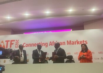 بالصور .. «أفريكسيم بنك» يوقع مذكرة مع «CABS» لتسهيل تمويل تجاري بـ 40 مليون دولار لزيمبابوي