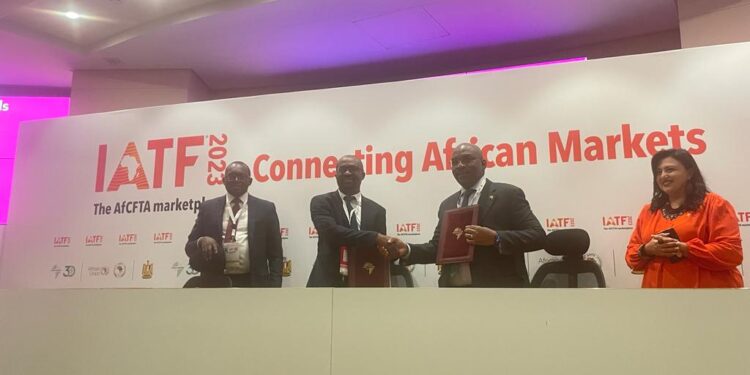 «أفريكسيم بنك» يوقع اتفاقيتان بـ 1.2 مليار دولار لتطوير مشروعات البنية التحتية في نيجيريا