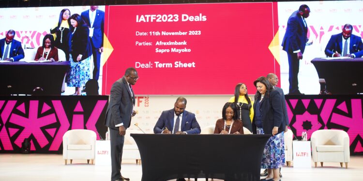 خلال معرض IATF .. «أفريكسيم بنك» يوقع 9 إتفاقيات تمويل مع 5 دول أفريقية بـ 654.4 مليون دولار