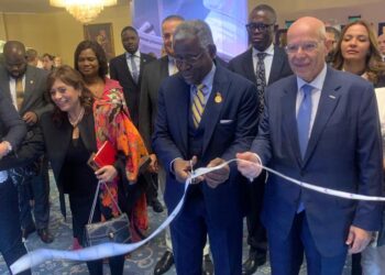 سفير غانا بالقاهرة ورئيس جمعية المصدرين المصريين يفتتحان معرض ديستينيش إفريقيا 2023