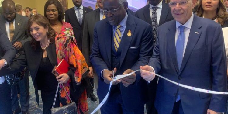 سفير غانا بالقاهرة ورئيس جمعية المصدرين المصريين يفتتحان معرض ديستينيش إفريقيا 2023