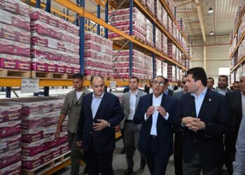 أنور الحوت خلال زيارة رئيس الوزراء للمصنع : GLC أكبر مصنع لإنتاج الدهانات الإنشائية باستثمارات مصرية لبنانية 2.5 مليار جنيه