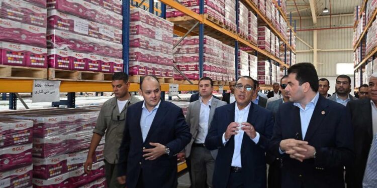 أنور الحوت خلال زيارة رئيس الوزراء للمصنع : GLC أكبر مصنع لإنتاج الدهانات الإنشائية باستثمارات مصرية لبنانية 2.5 مليار جنيه