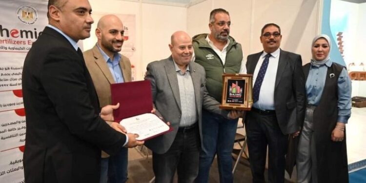 إدارة معرض العراق الدولي للبناء والانشاءات تكرم المجلس التصديري للصناعات الكيماوية