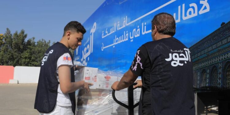 مؤسسة الجود تطلق قافلتي مساعدات إغاثية لأهالي غزة