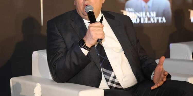 قال الدكتور أحمد شيرين نائب رئيس الهيئة العامة للاستثمار والمناطق الحرة ، إنه خلال الفترة الماضية حدثت تغيرات كثيرة فى مصر، كانت تحت بند مقومات لزيادة الاستثمار، وحاليا لدينا امكانيات كبيرة وخبراء ومتخصصين تساعد البلد فى النهوض فى جميع المجلات.