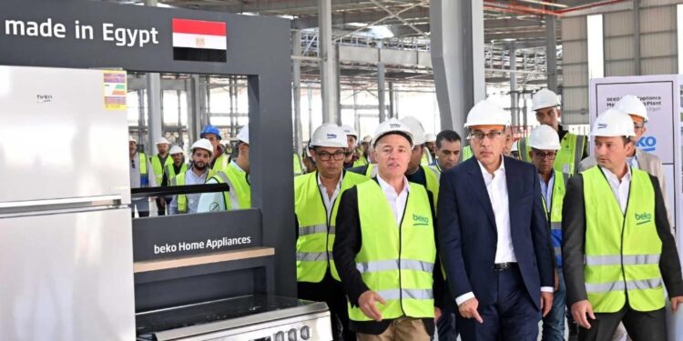 رئيس الوزراء يتفقد مصنع بيكو مصر بالعاشر من رمضان باستثمارات 100 مليون دولار