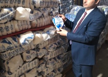 "حماية المستهلك" يضبط 11.5 طن سكر تم حجبهم عن التداول و 810 ألف علبة سجائر للبيع في السوق السوداء