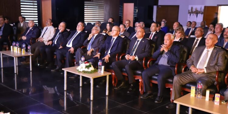 بالصور .. الغرف الصناعية تشارك في احتفالية تفويض اتحاد الصناعات بإدارة الجامعة التكنولوجية بمدينة نصر