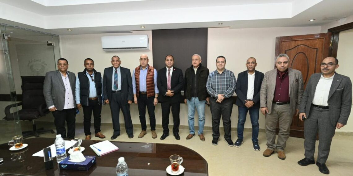 "مستثمري أسوان" تبحث مع وزير الإسكان فرص تعزيز التعاون وتذليل العقبات