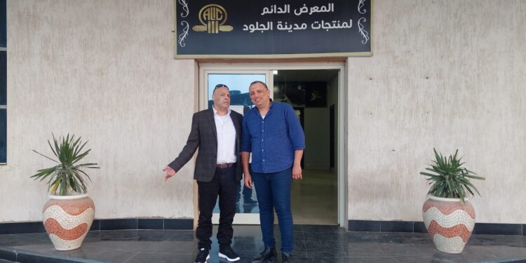 كبار مصنعي مستلزمات الأحذية يزورون مبنى المكونات بمدينة الجلود