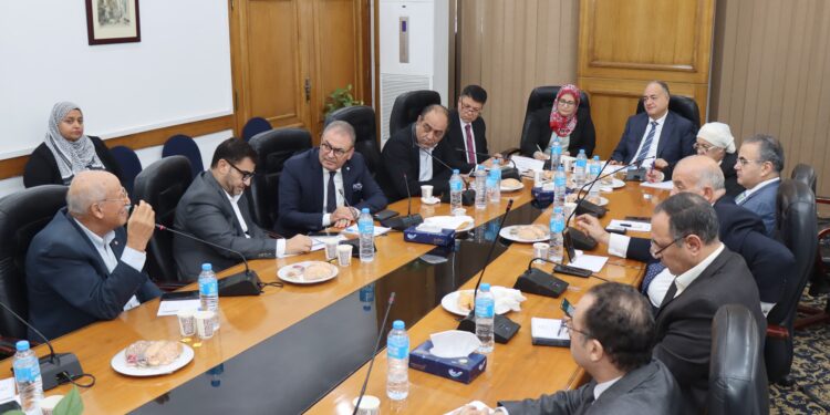 رئيس «التنمية الصناعية» تجتمع بأعضاء لجنة التراخيص باتحاد الصناعات لبحث حوافز الاستثمار 