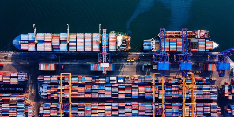 اتفاق بين روساتوم وموانئ دبي العالمية لإنشاء مشغل لوجستي عالمي مشترك