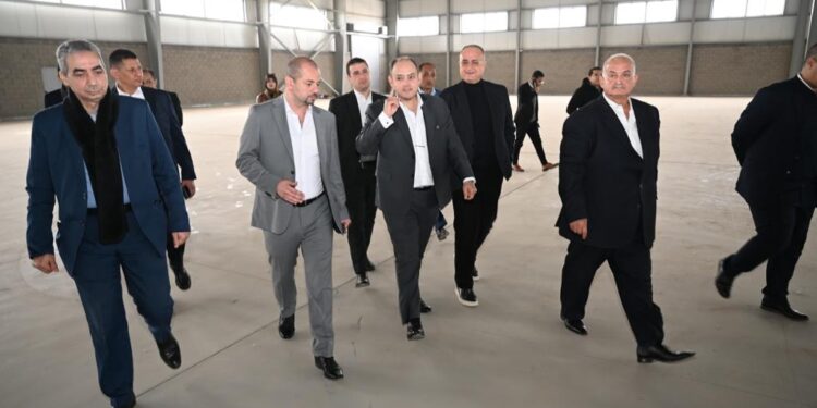 وزير الصناعة يكشف آخر تطورات وتخصيص الوحدات بمدينة الجلود بالروبيكي