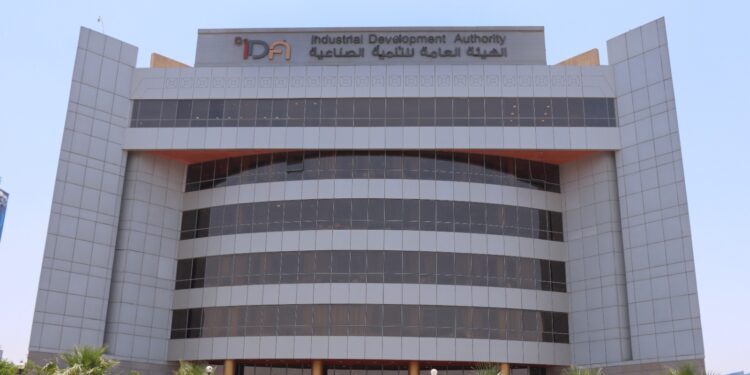 للتيسير على المستثمرين .. "الصناعة" تقر تعديلات على اشتراطات منح تراخيص المنشآت الصناعية