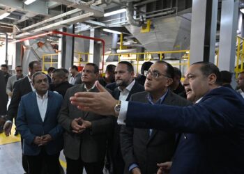 رئيس الوزراء يتفقد الشركة الدولية لاستخلاص الزيوت المتعددة " اويلكس oilex “