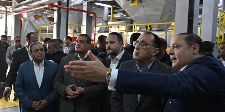 رئيس الوزراء يتفقد الشركة الدولية لاستخلاص الزيوت المتعددة " اويلكس oilex “