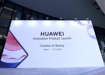 هواوي تكشف عن أول سماعاتها بتقنية الأذن المفتوحة وأكبر وأقوى جهاز لوحي لديها